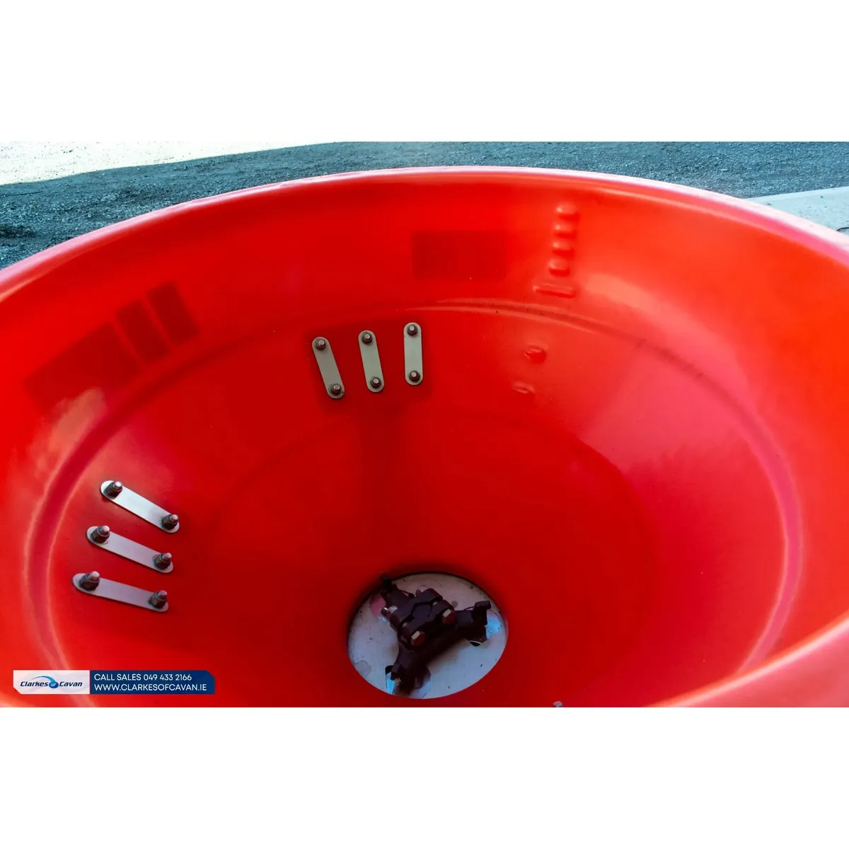 New Kubota VS220 Fertiliser Spreader - Image 2