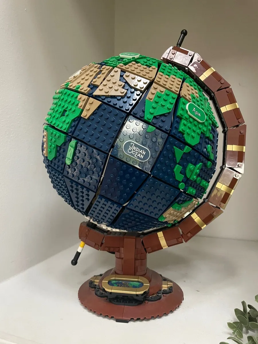 Lego Globe - Image 1