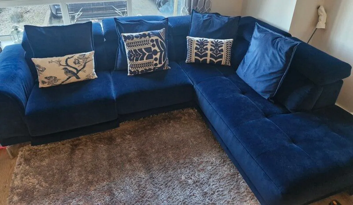 L shaped Navy Velvet Couch - Image 4