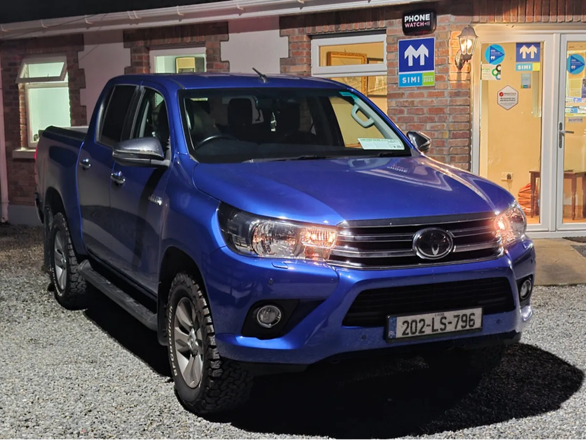 Toyota Hilux Invincible Model Crewcab 2.4 Diesel M - Image 1
