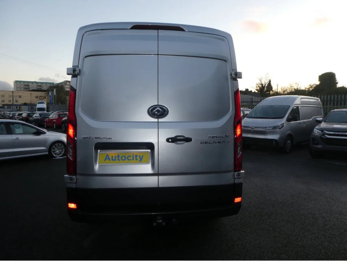 Maxus DELIVER 9 PLUS VAT, LINED, LH FWD BASE 4DR D - Image 4