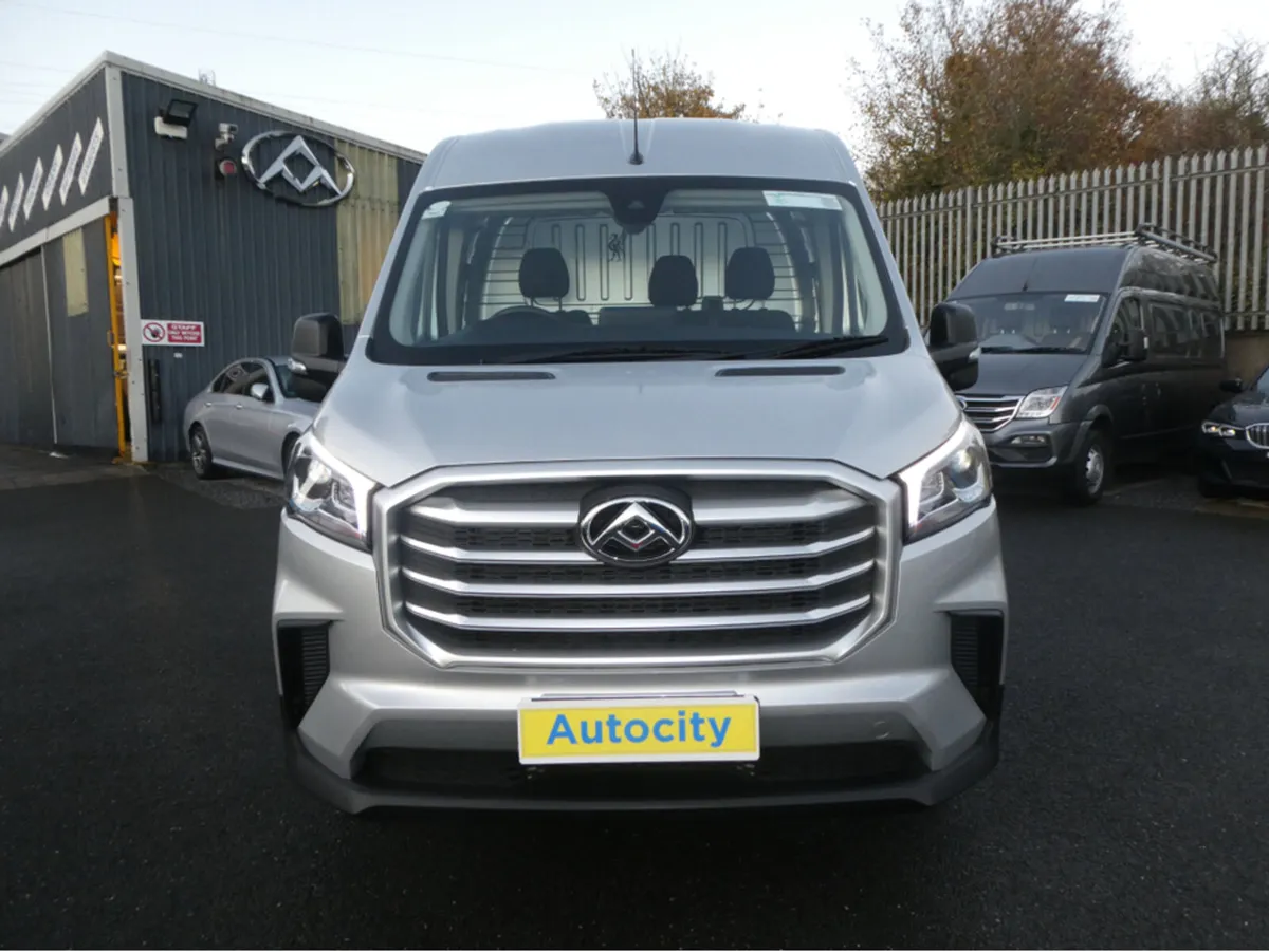 Maxus DELIVER 9 PLUS VAT, LINED, LH FWD BASE 4DR D - Image 2