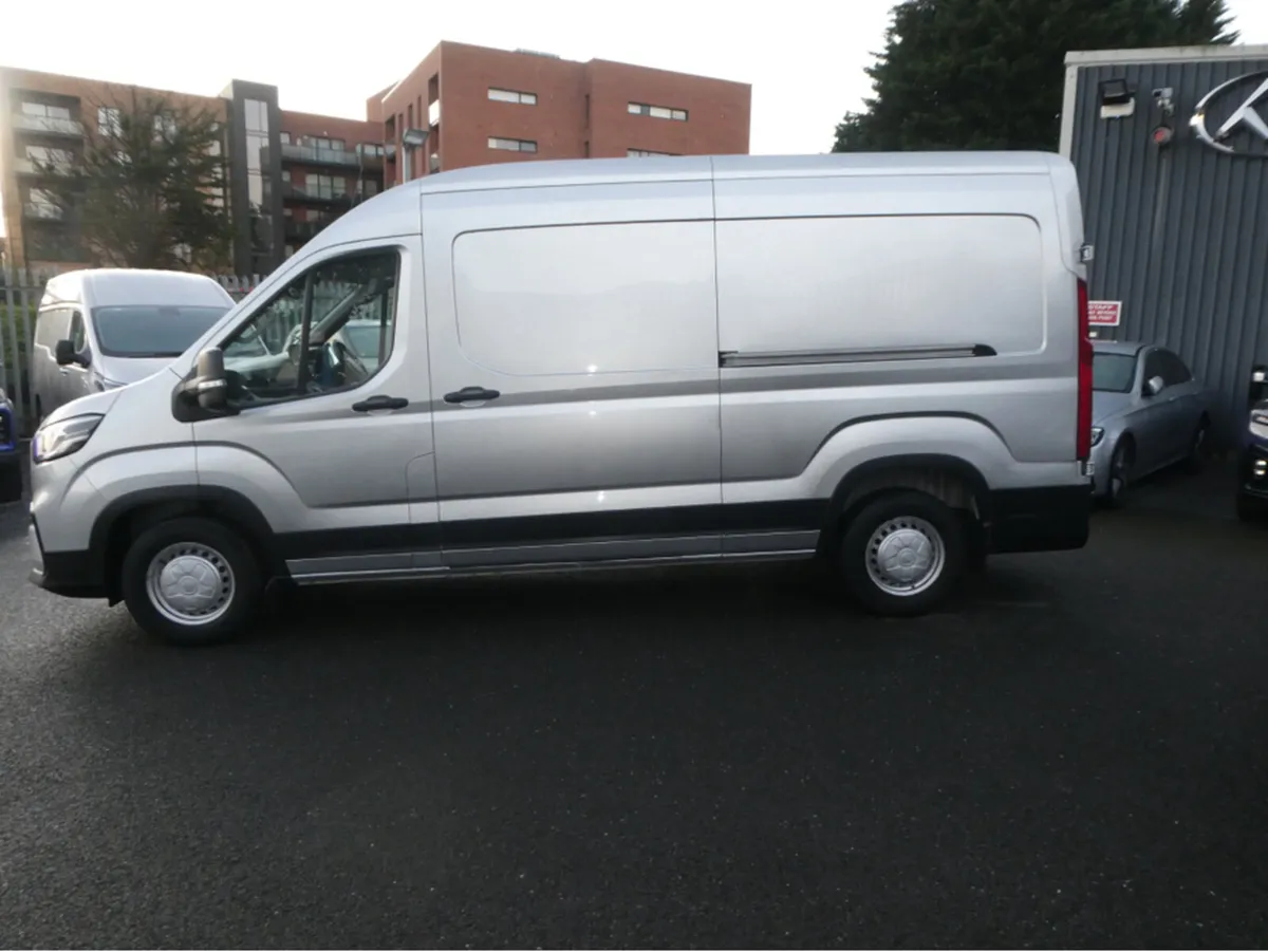 Maxus DELIVER 9 PLUS VAT, LINED, LH FWD BASE 4DR D - Image 3