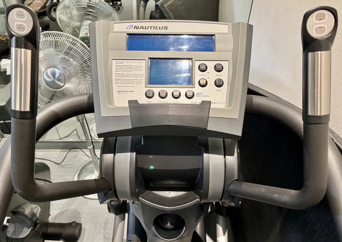 Cross / Elliptical Trainer - Like New - Image 4