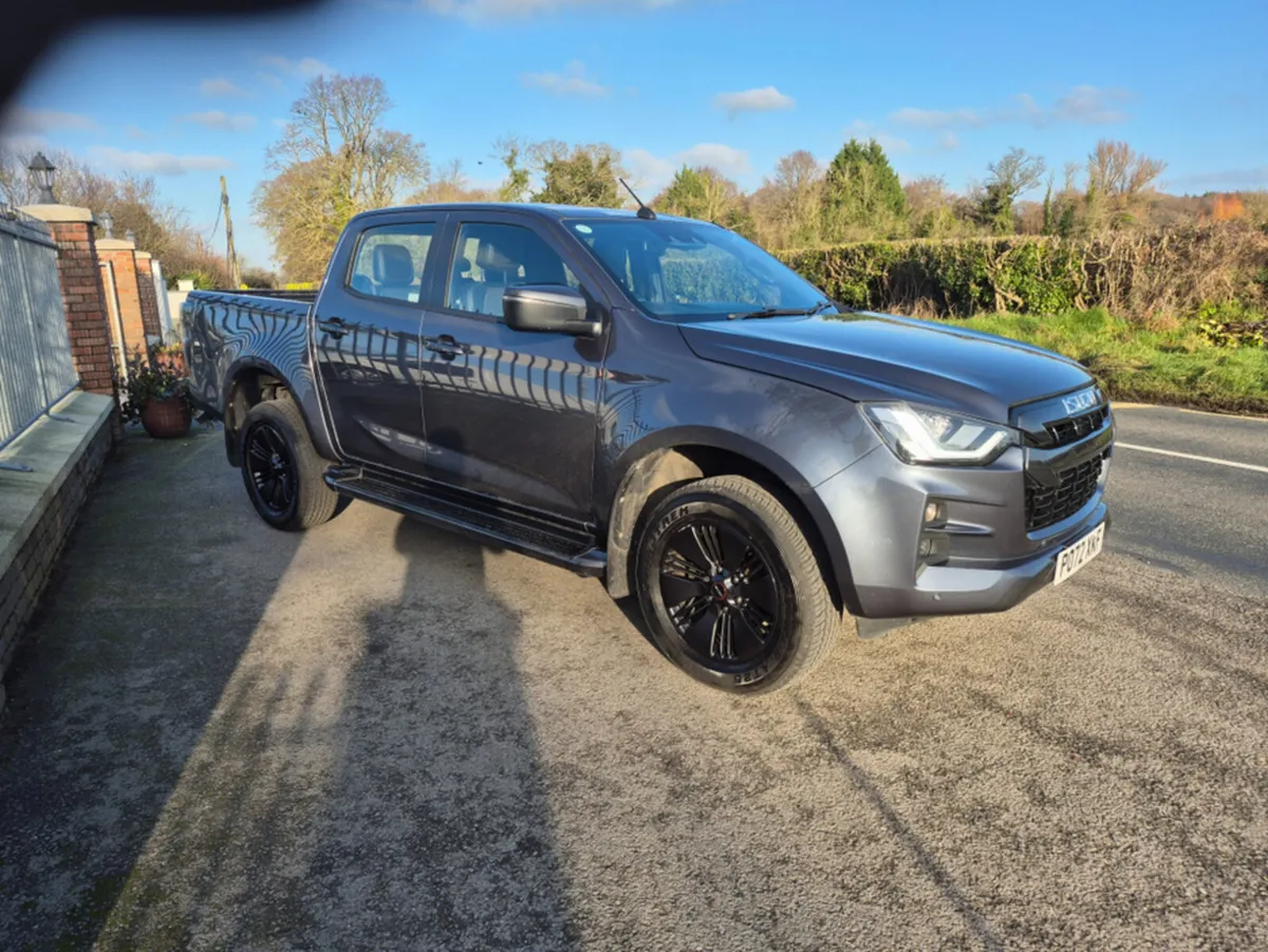 Isuzu D-Max V-Cross Double cab 1.9 Diesel 4 wheel - Image 1