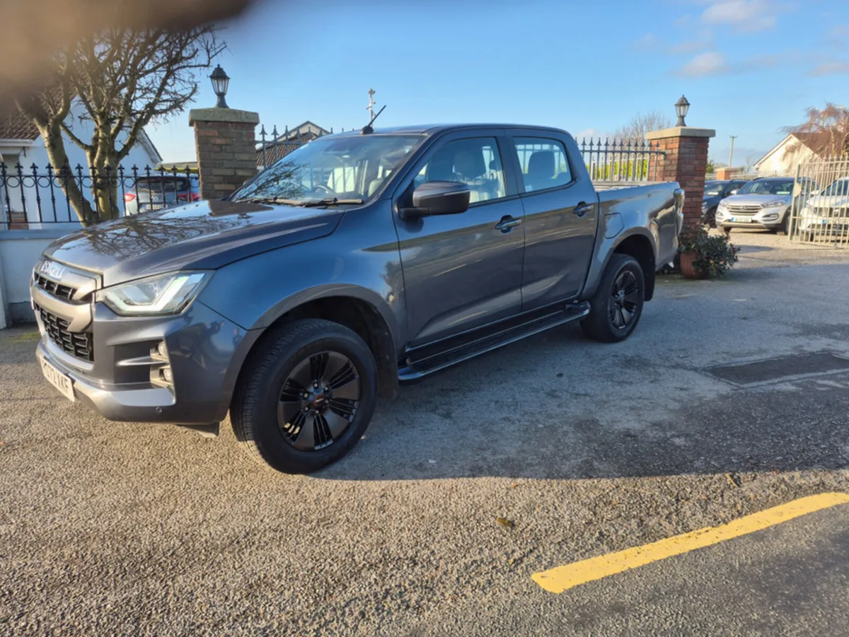 Isuzu D-Max V-Cross Double cab 1.9 Diesel 4 wheel - Image 2