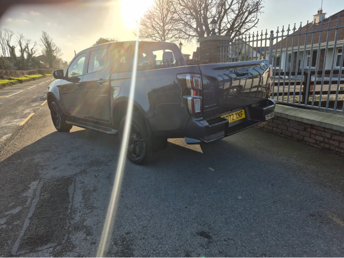Isuzu D-Max V-Cross Double cab 1.9 Diesel 4 wheel - Image 3