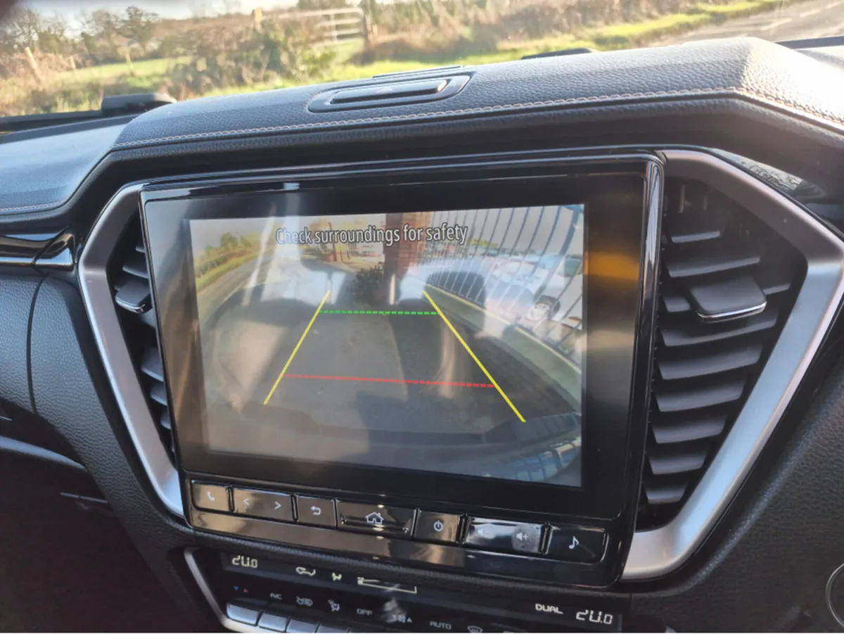 Isuzu D-Max V-Cross Double cab 1.9 Diesel 4 wheel - Image 4