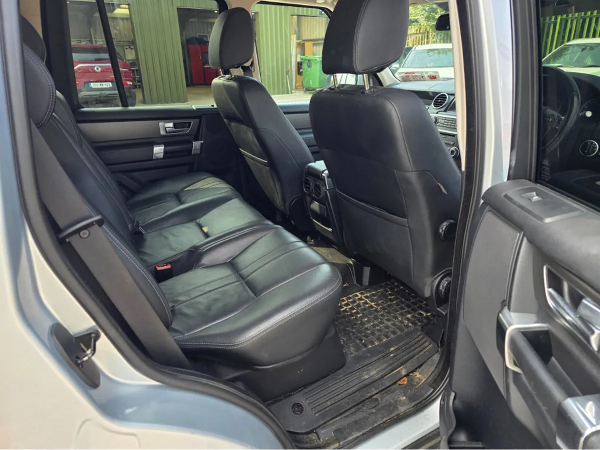 Land Rover Discovery 3.0 TDV6 5 SEAT XE 4DR AUTO - Image 2