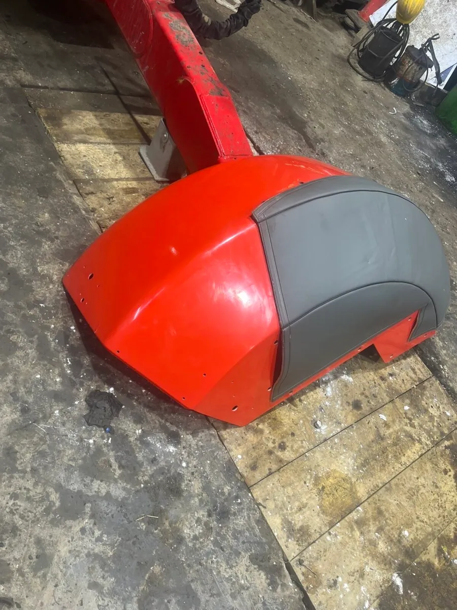 Zetor 11441 mud gaurd ,new Holland exhaust box - Image 4