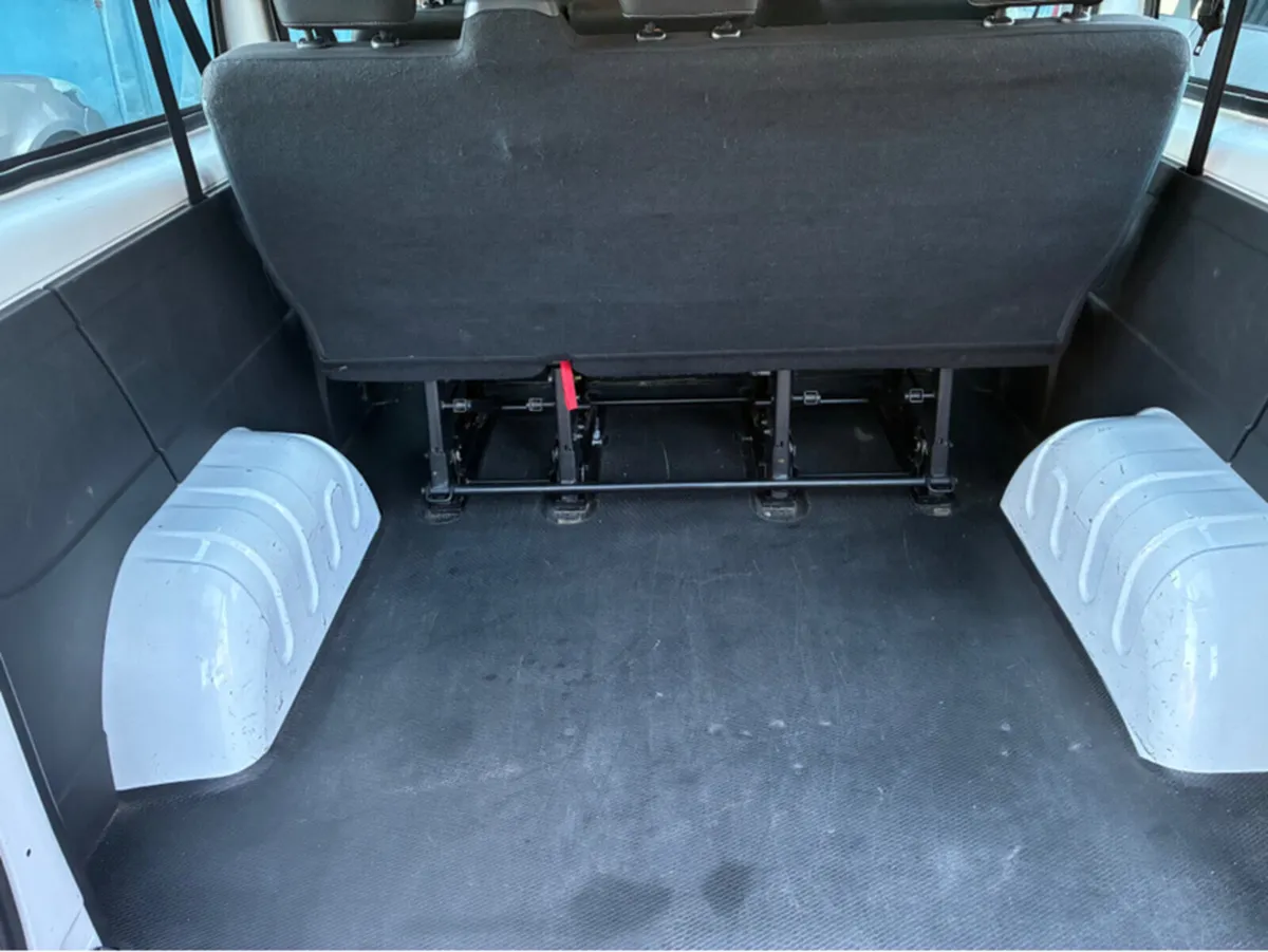 Opel Vivaro 2.0 Diesel Manual 9 Seater - Image 4