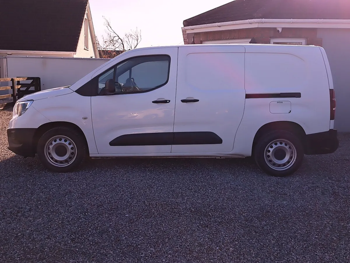 Opel Combo Van L2H1 Spec fully plylined in rear wi - Image 3