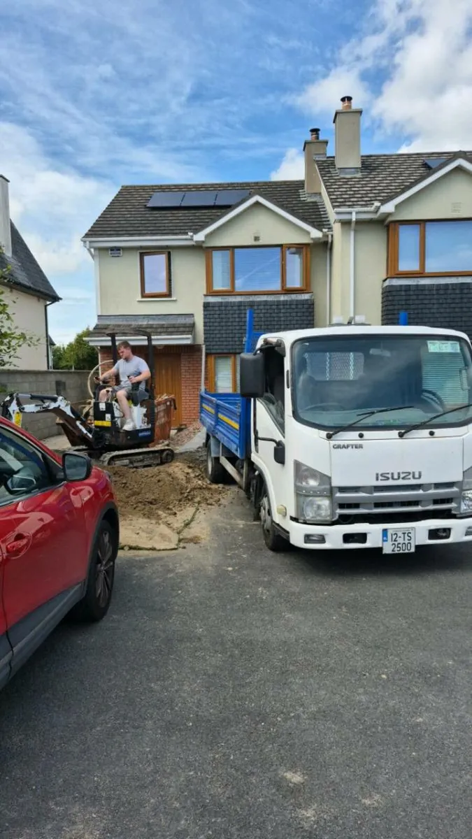 Mini diggers and drivers for hire . - Image 4