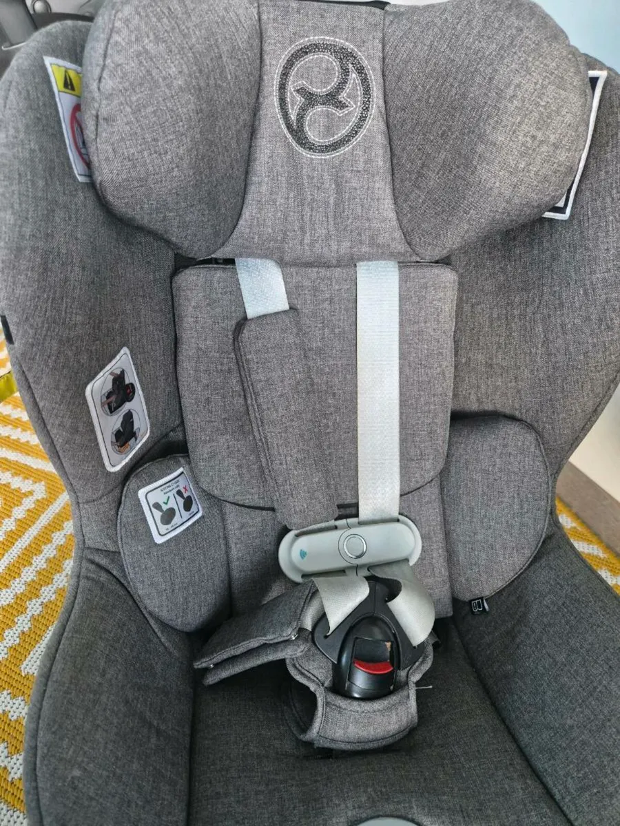 Cybex Sirona Z Carseat PLUS i-size 360 base - Image 2