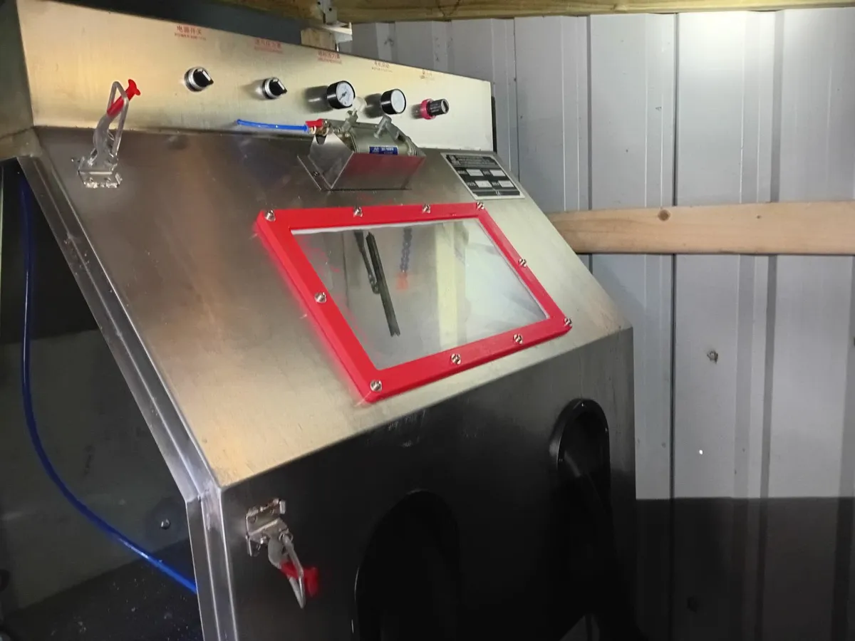 Ingersol Rand compressor and water blast cabinet. - Image 2