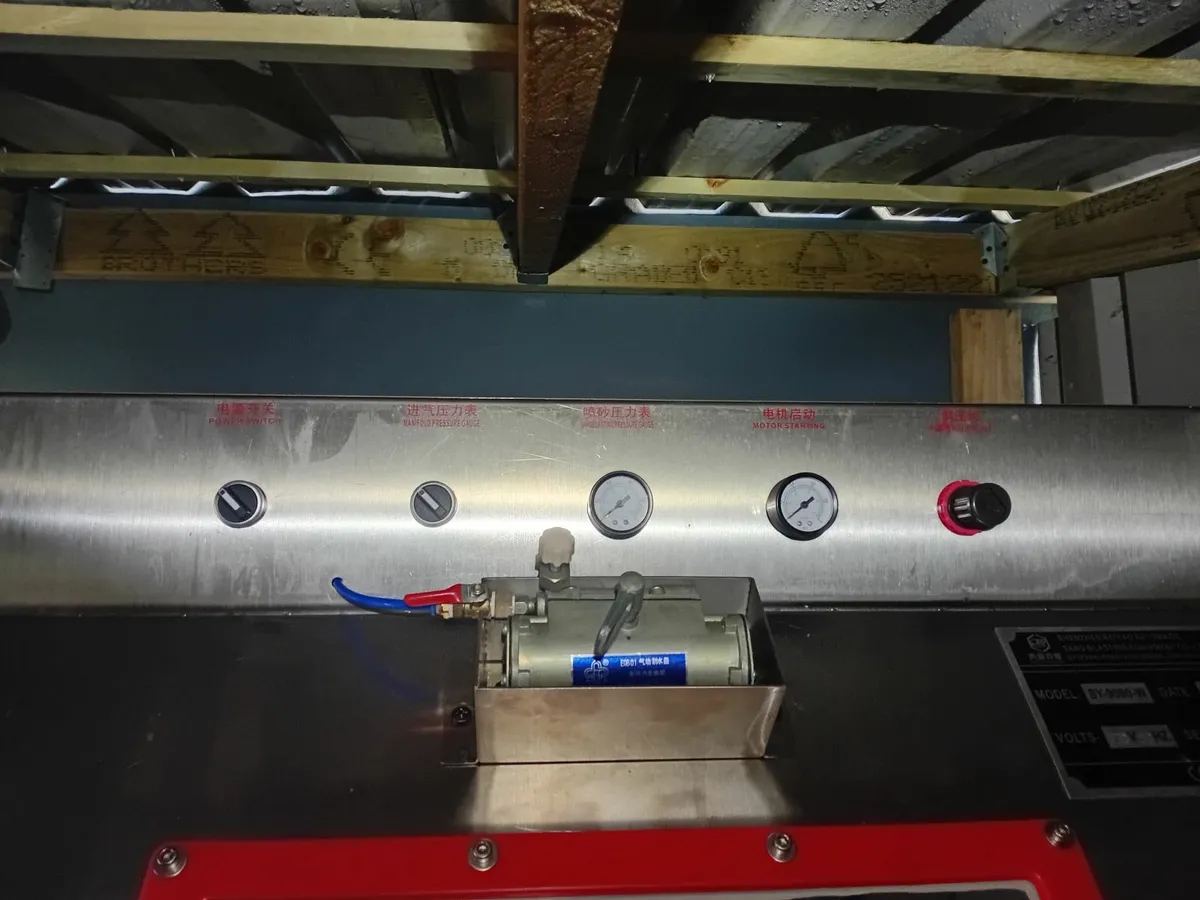 Ingersol Rand compressor and water blast cabinet. - Image 3