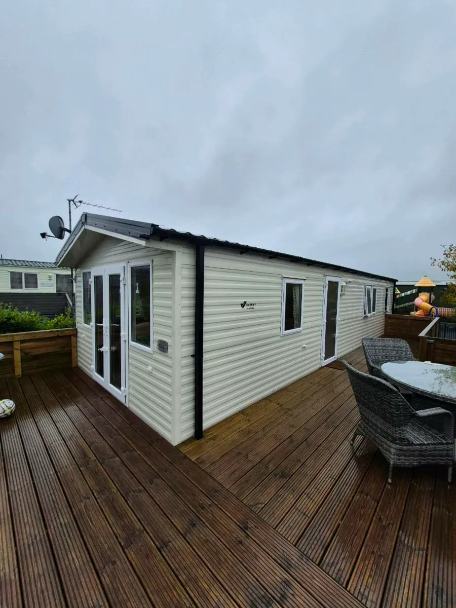 Willerby 35ftX12ft mobile home - Image 1