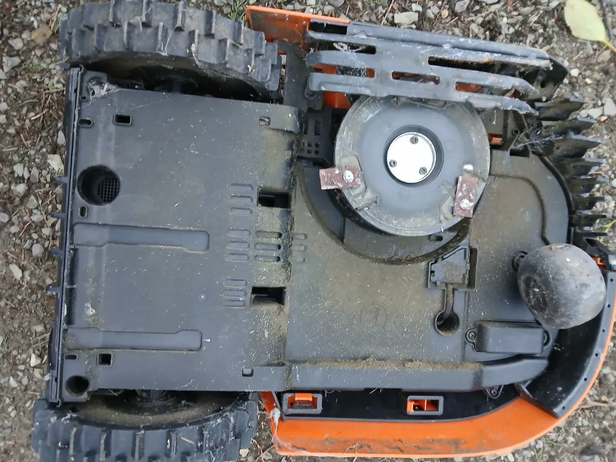 Robot mower for parts - Image 2