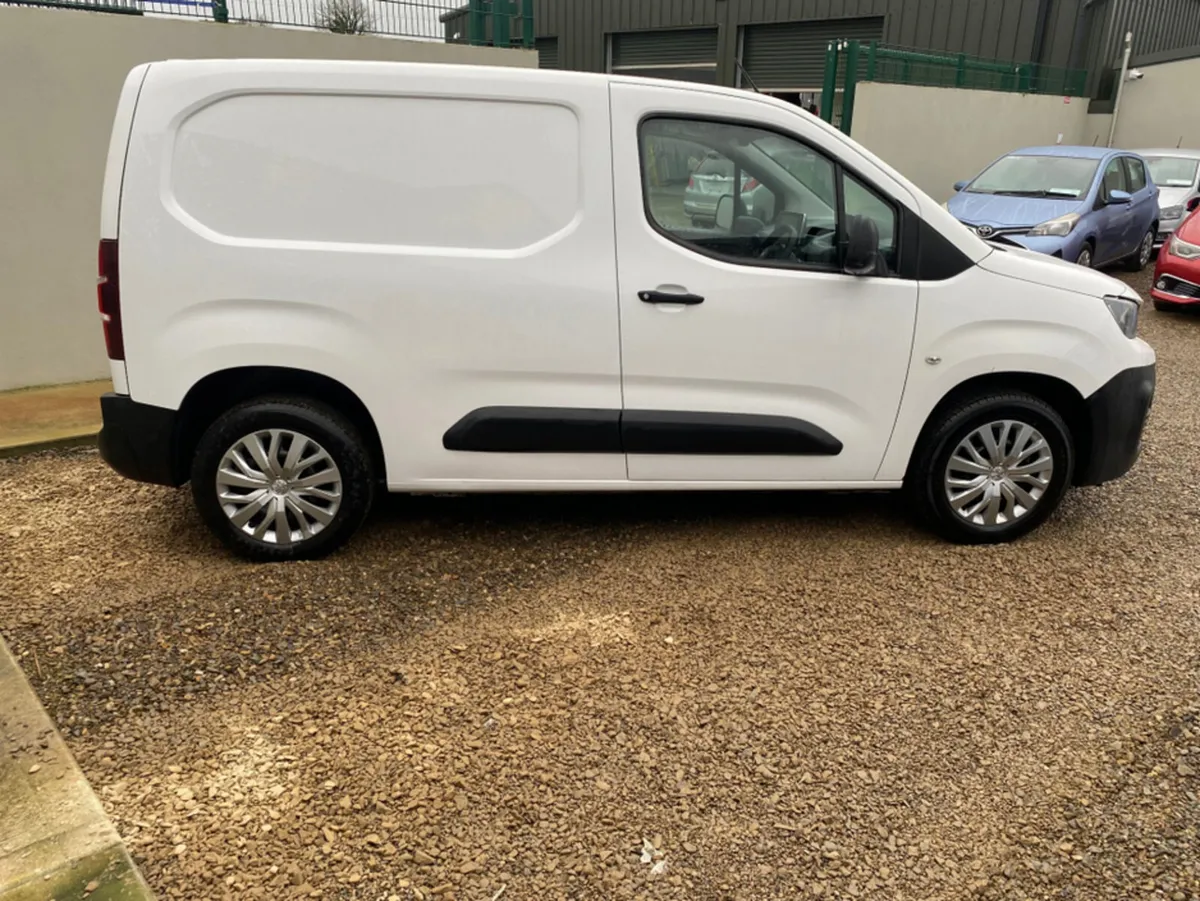 Peugeot Partner PROFESSIONAL L1 B BLUEHDI - Image 4
