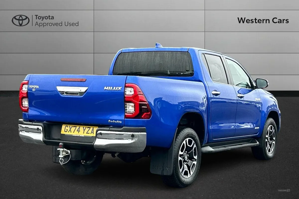 Toyota Hilux 2.4 D-4D Invincible Auto 4WD Euro 6 ( - Image 2