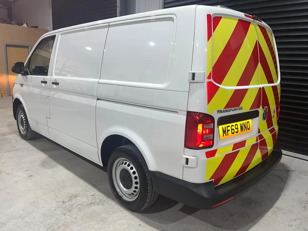 2019 Volkswagen Transporter  4Motion 150BHP - Image 3