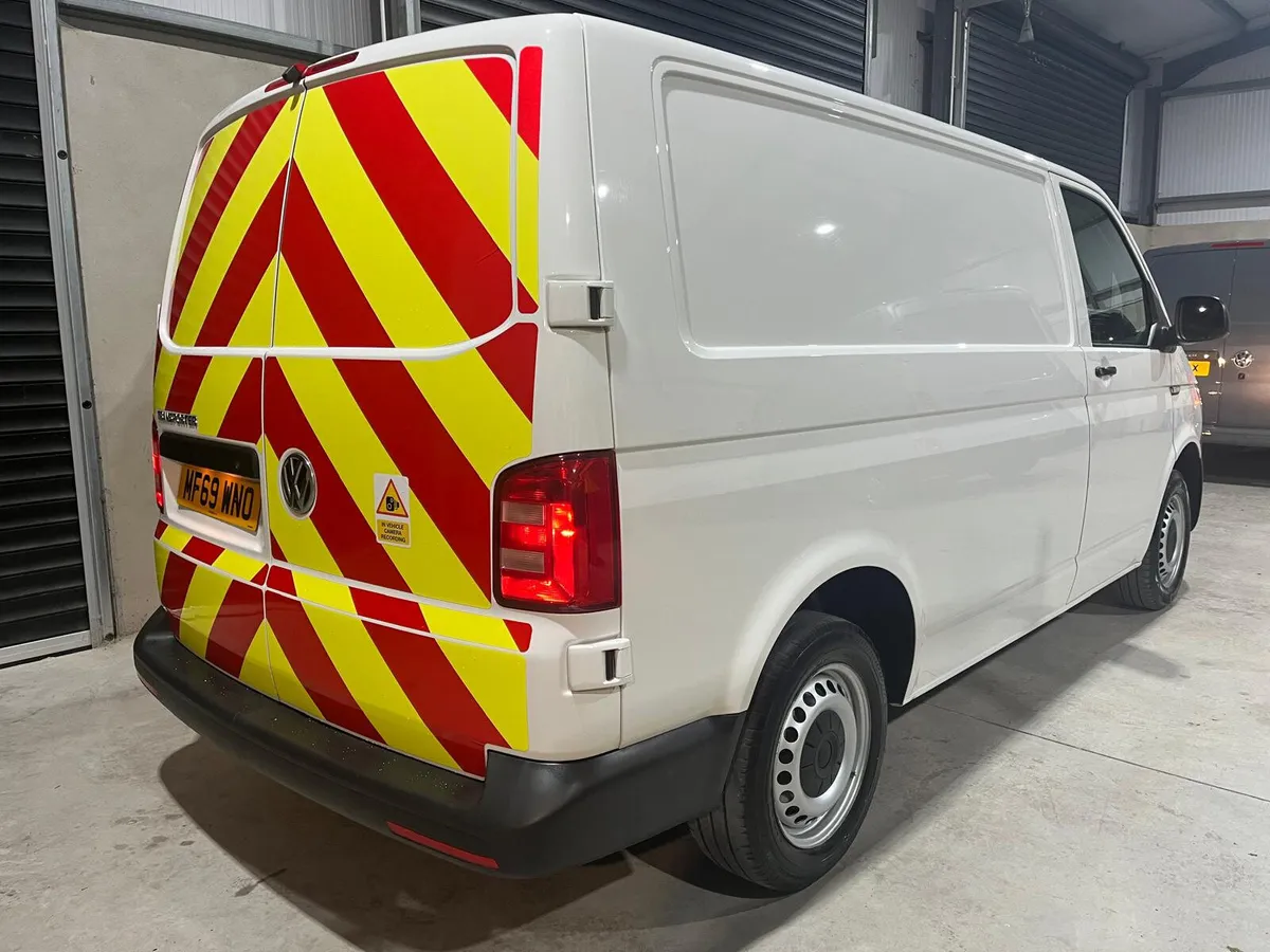 2019 Volkswagen Transporter  4Motion 150BHP - Image 2