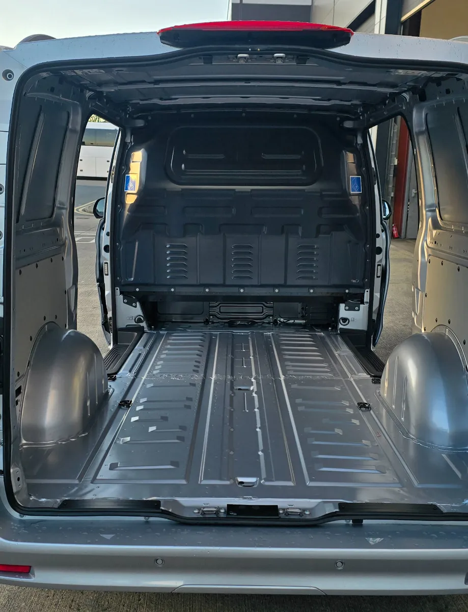 2026 Vito 119 Select - Silver Metallic - Top Spec - Image 4
