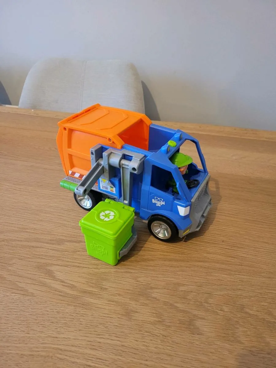 Blippi garbage truck - Image 1