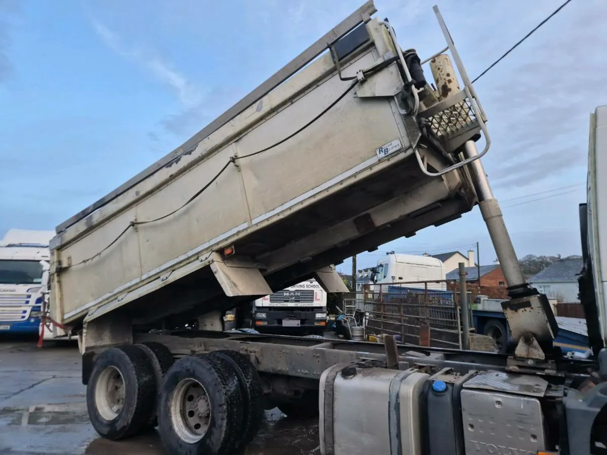 Volvo 6x4 tipper - Image 3