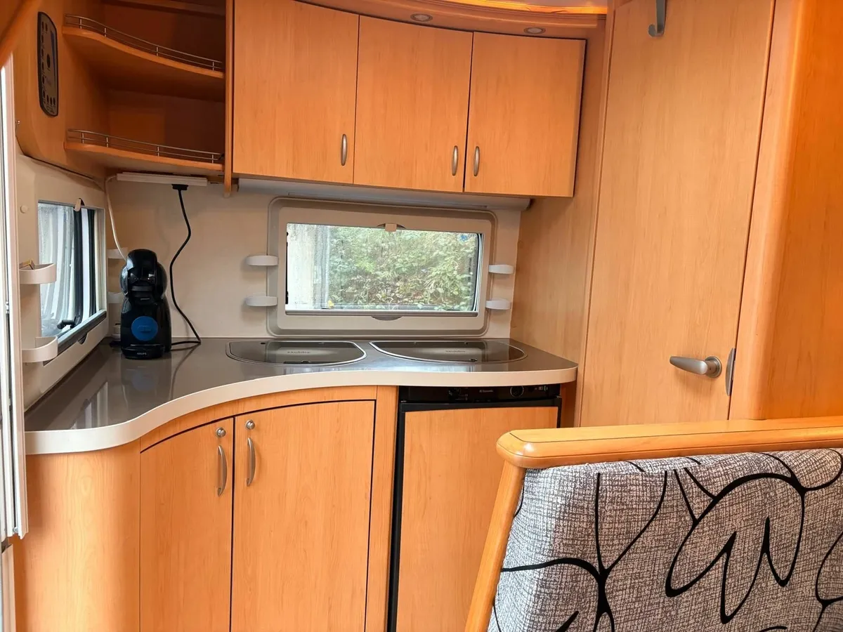 CARAVAN Hobby De Luxe 520 TMF 4 Berth - Image 4