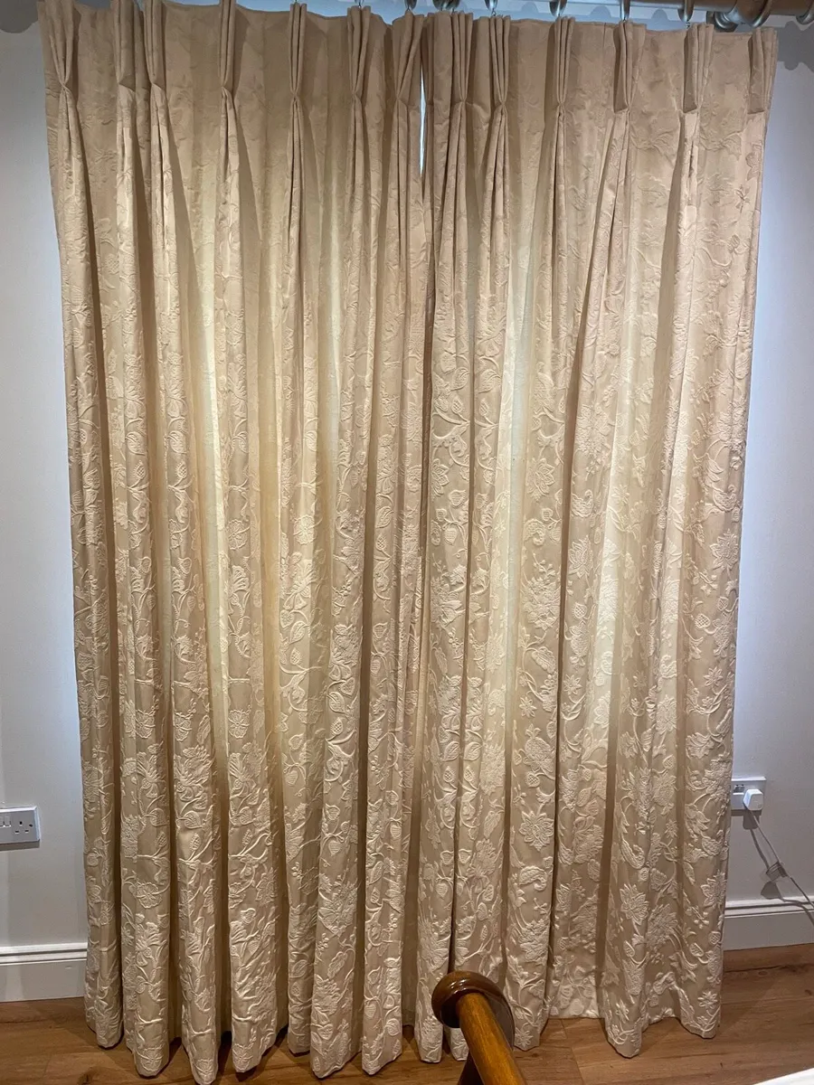 Curtains - Image 2