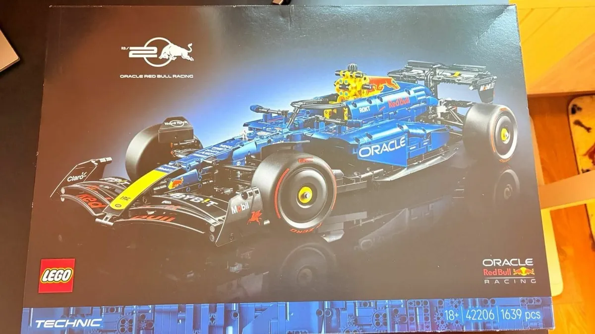 Lego technic Red Bull racing F1- Set 42206 - Image 2