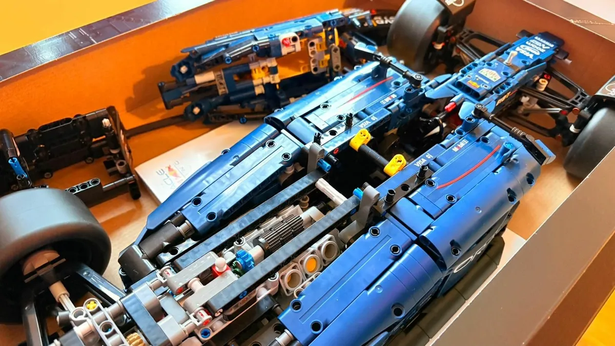 Lego technic Red Bull racing F1- Set 42206 - Image 4
