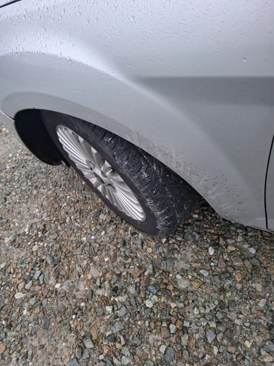 09 Ford Focus - Image 2