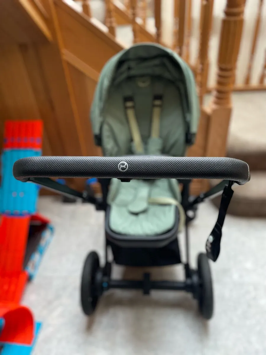 CYBEX E-Priam travel system with Cloud T car seat - Image 2