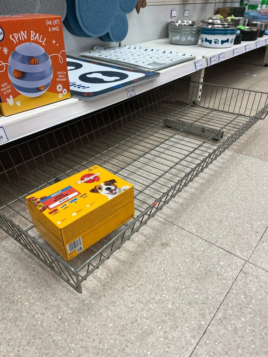 Retail Shop under Trays - Image 1