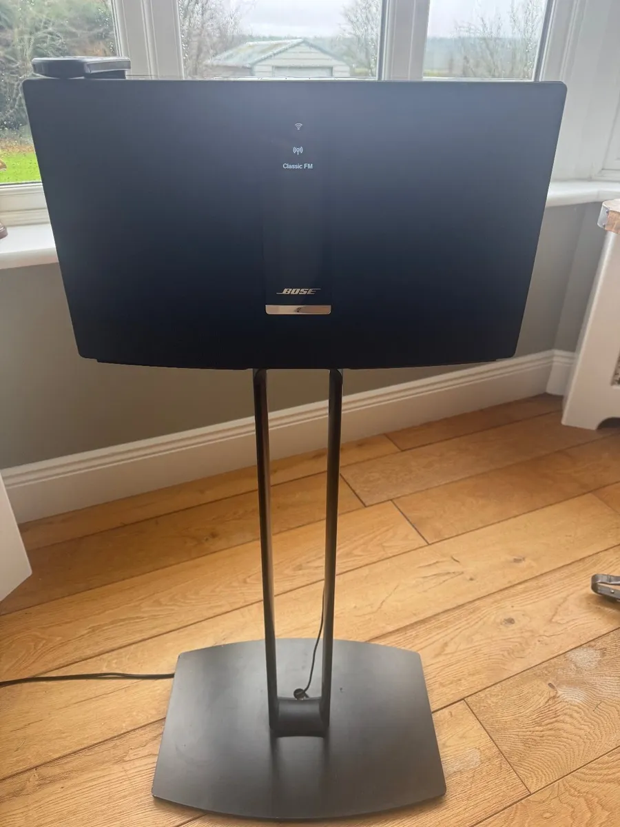 Bose SoundTouch 30 series iii + remote & stand. - Image 1