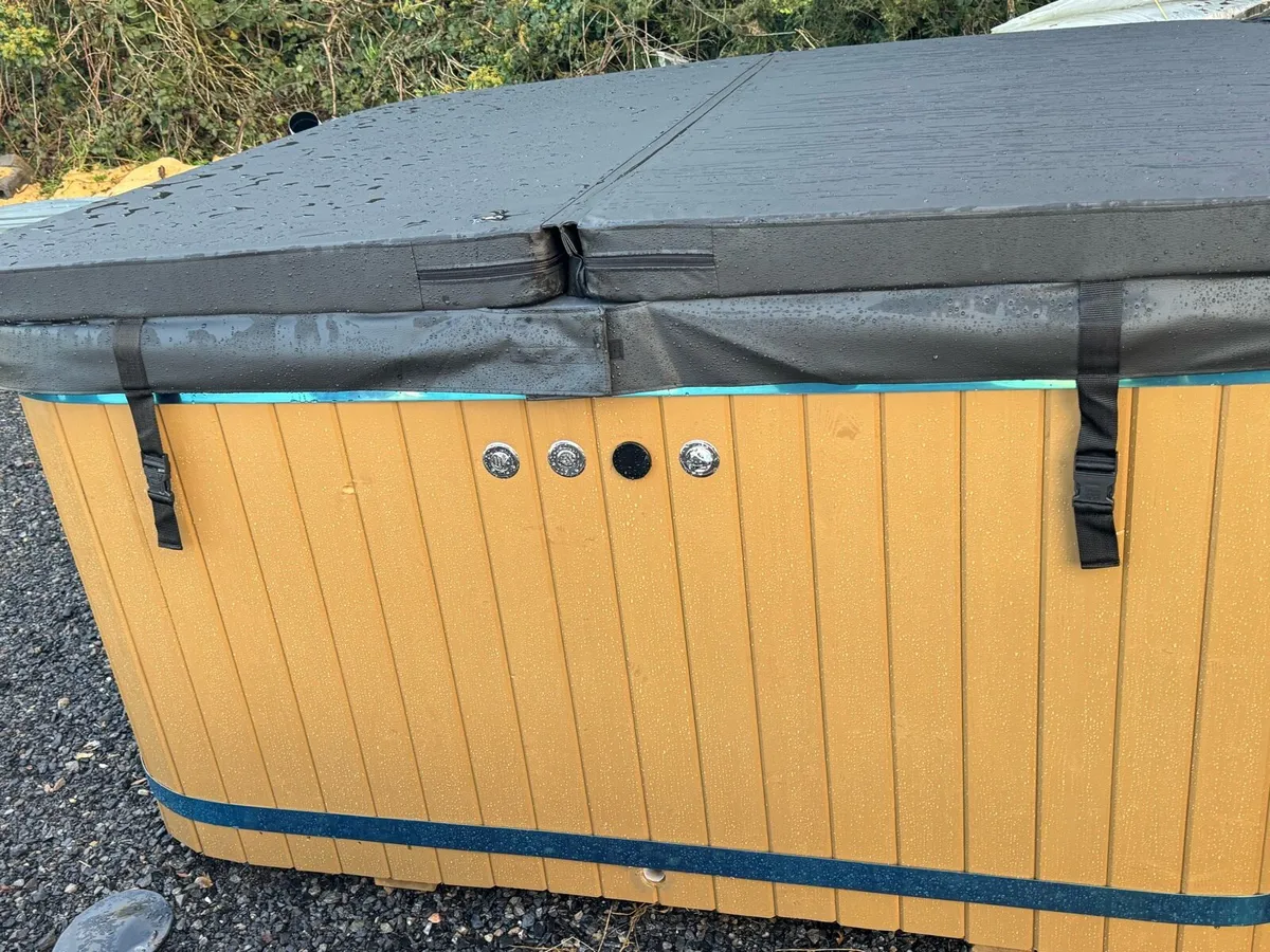Hot tub - Image 2