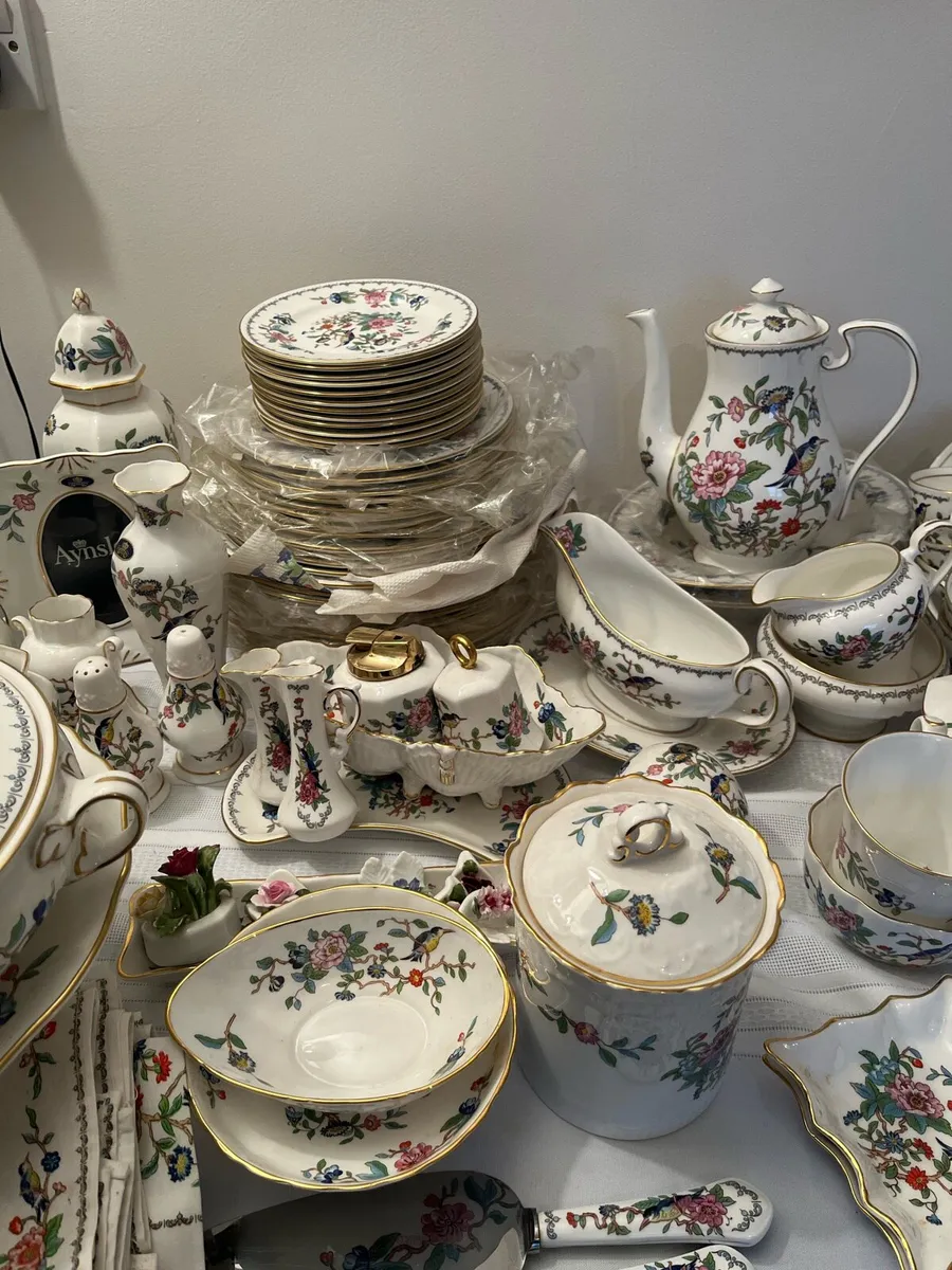 Aynsley dishes.Pembroke.Sold in total. - Image 2