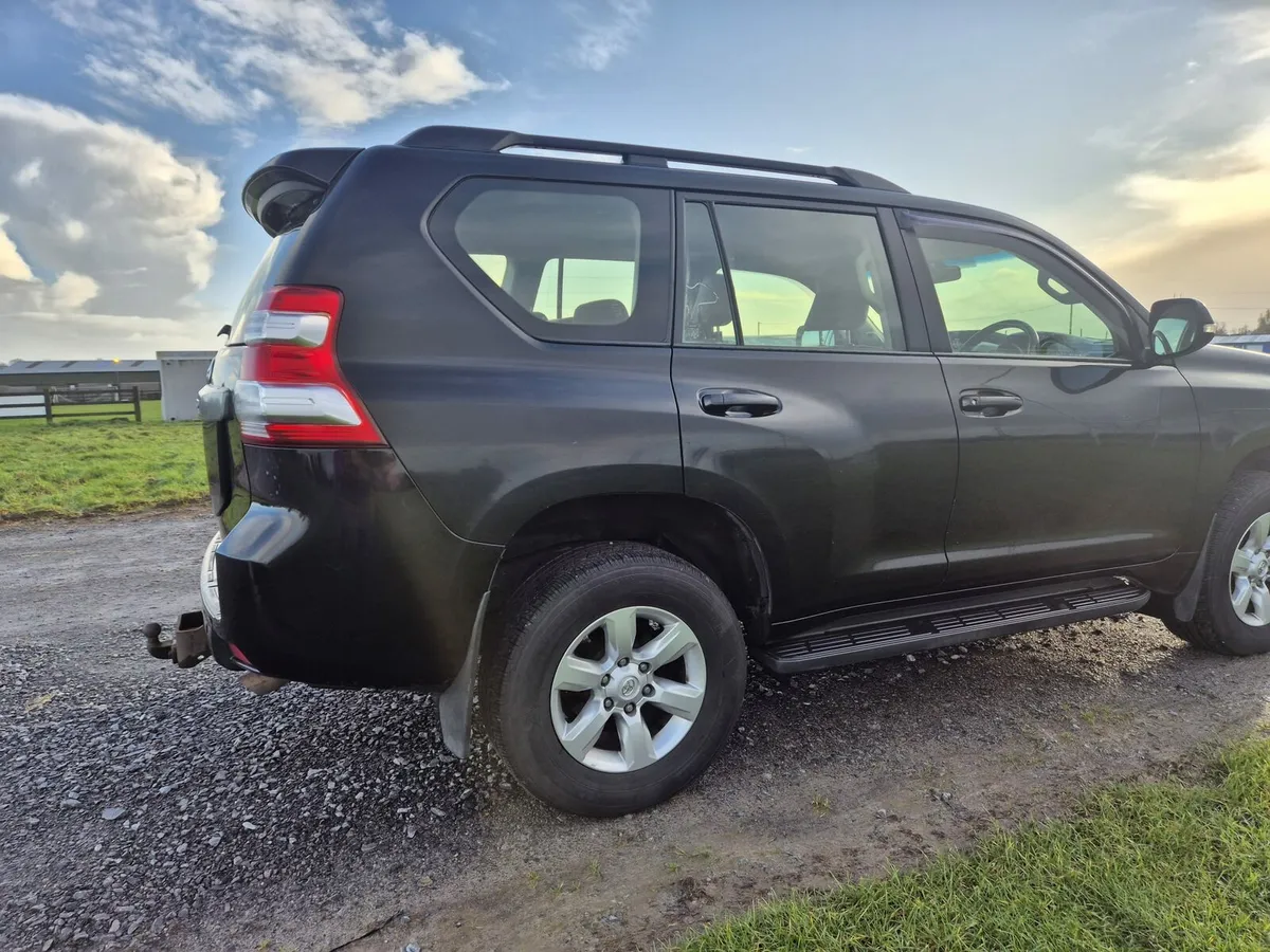 Toyota LandcruiserLWB Business Commercial 5 seater - Image 3