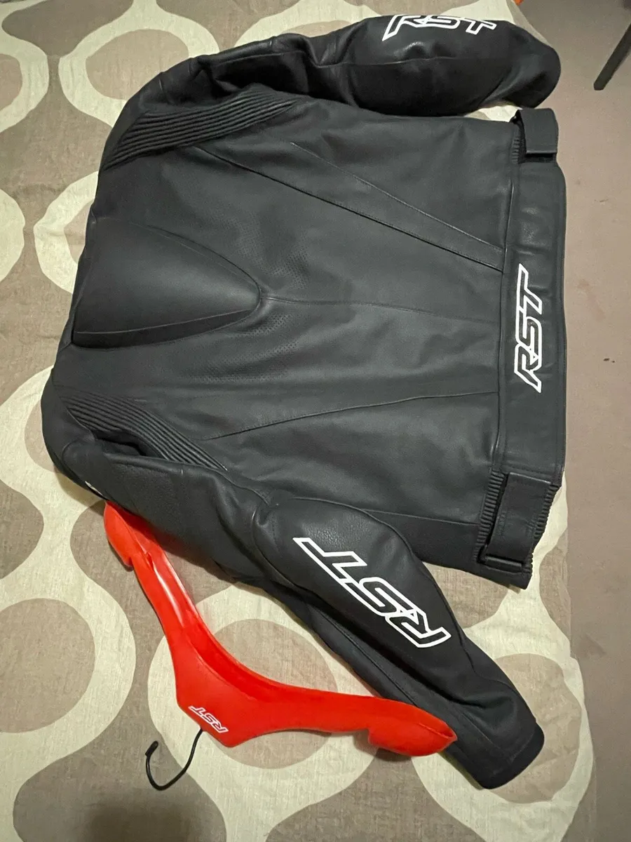 Motorcycle Jacket and boots - Image 4