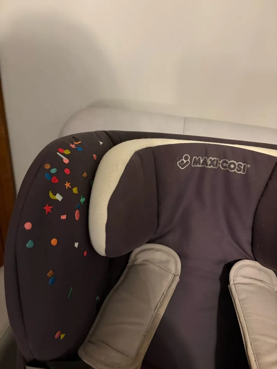 Maxi Cosi Axiss Swivel Car Seat - Image 2