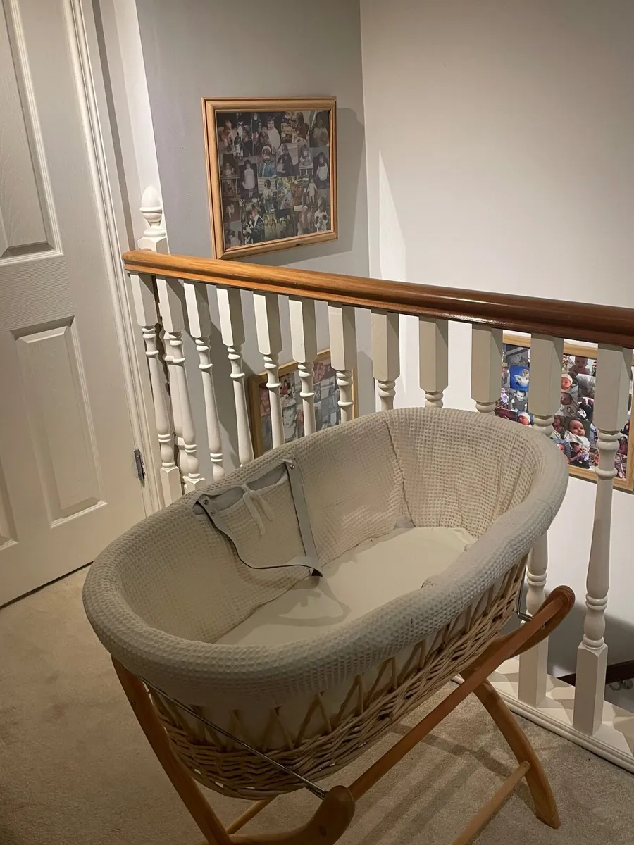 Moses basket and stand - Image 2