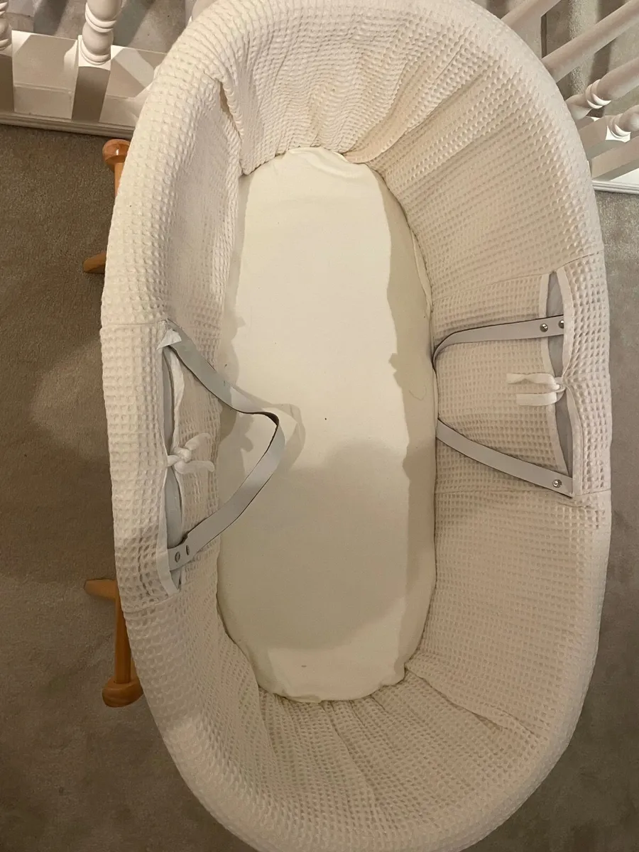 Moses basket and stand - Image 3