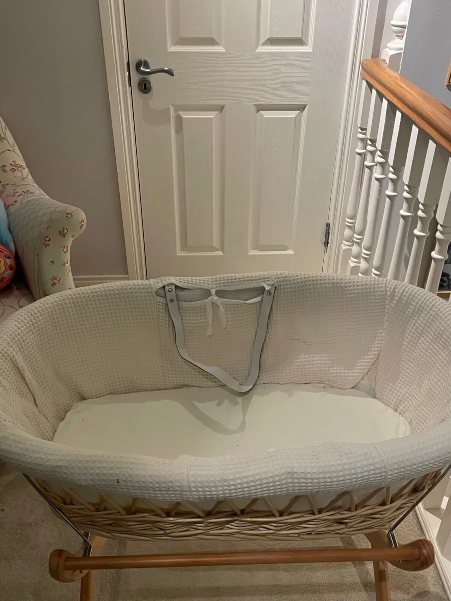 Moses basket and stand - Image 4
