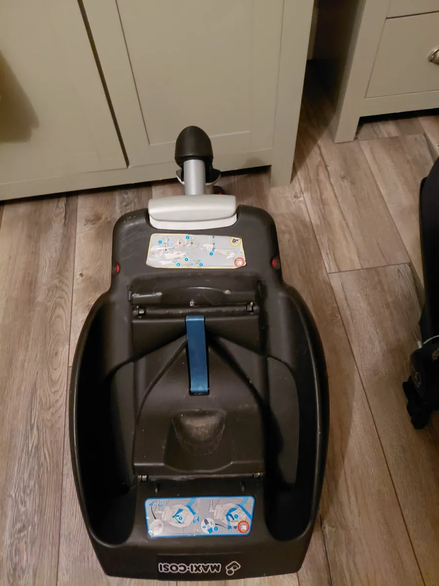 4 child / infant Car seats for sale - Image 2