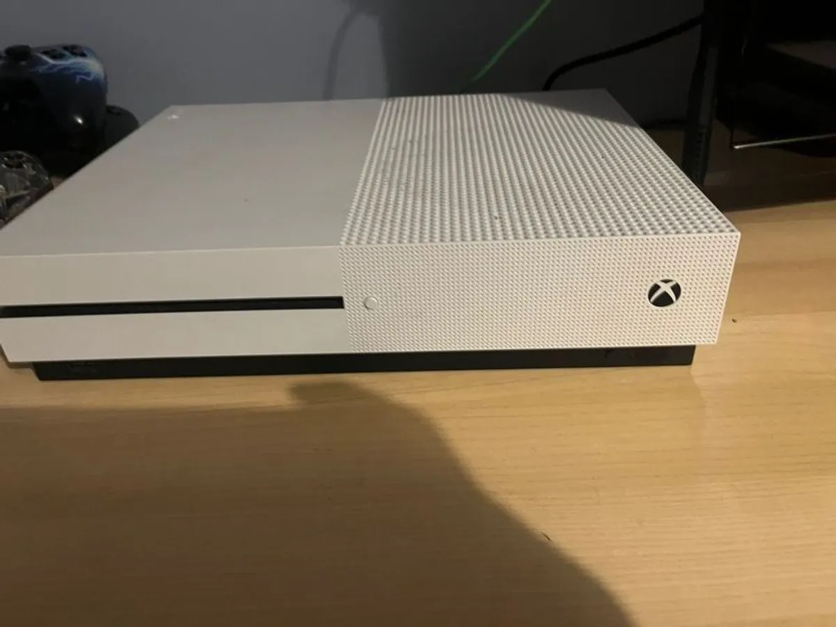 Xbox One bundle - Image 1