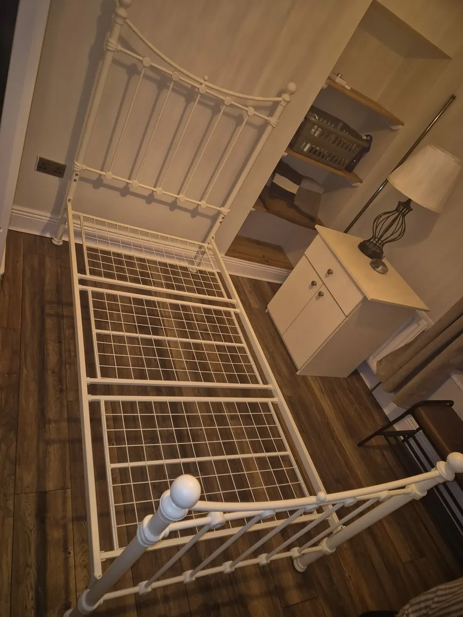Single bed frame - Image 1