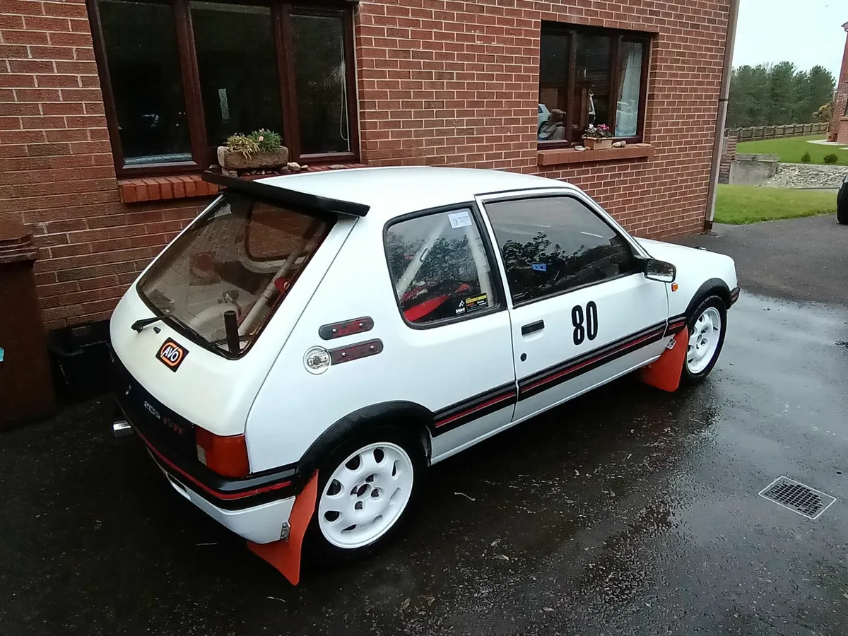 Peugeot 205 1988 - Image 1