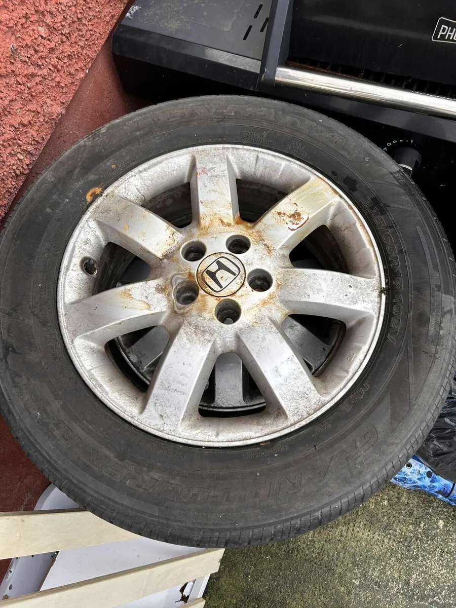 Tires honda 225 65 17 - Image 2